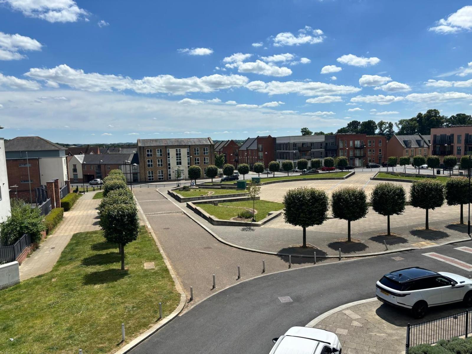 Luxury 2 Bedroom Northampton Townhouse With Balcony Εξωτερικό φωτογραφία