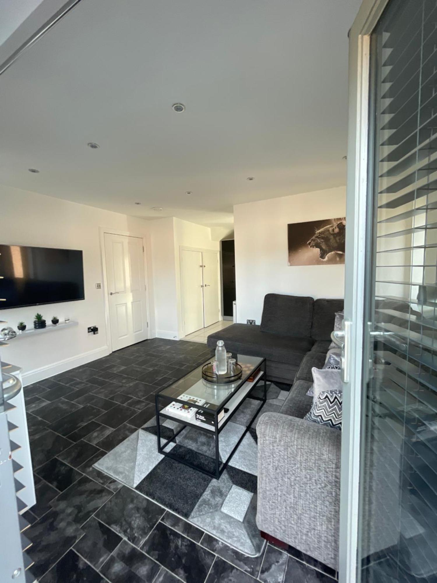 Luxury 2 Bedroom Northampton Townhouse With Balcony Εξωτερικό φωτογραφία