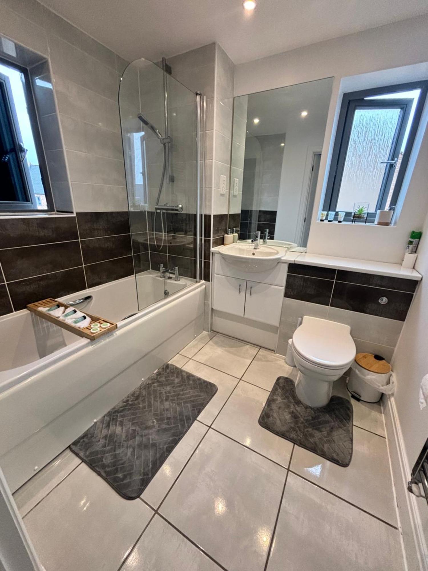 Luxury 2 Bedroom Northampton Townhouse With Balcony Εξωτερικό φωτογραφία